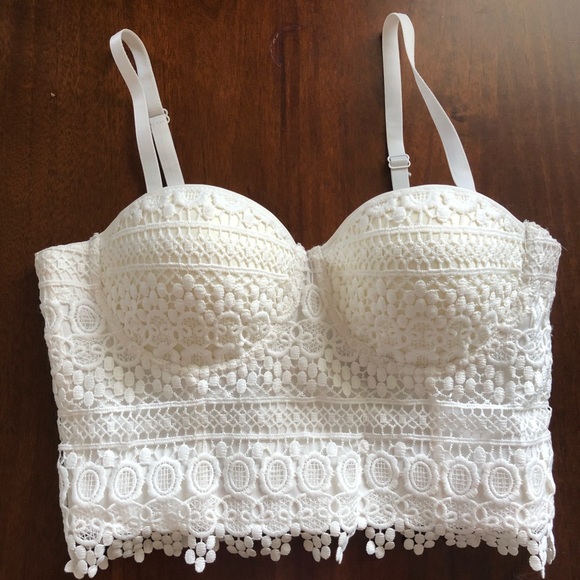 White crop top with lace detail - Picture 2 of 8